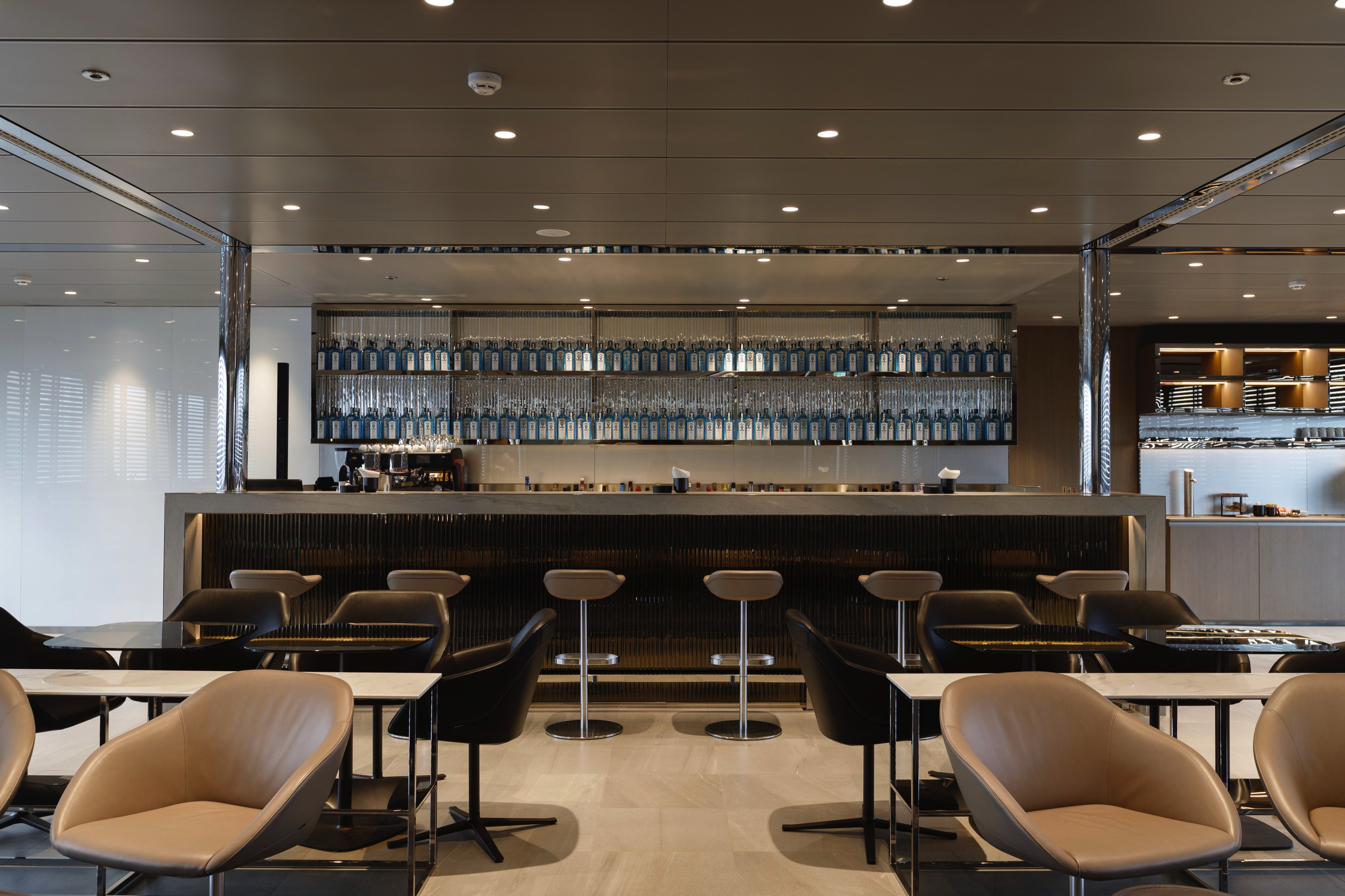 Emerald Sakara - Amici Bar & Lounge